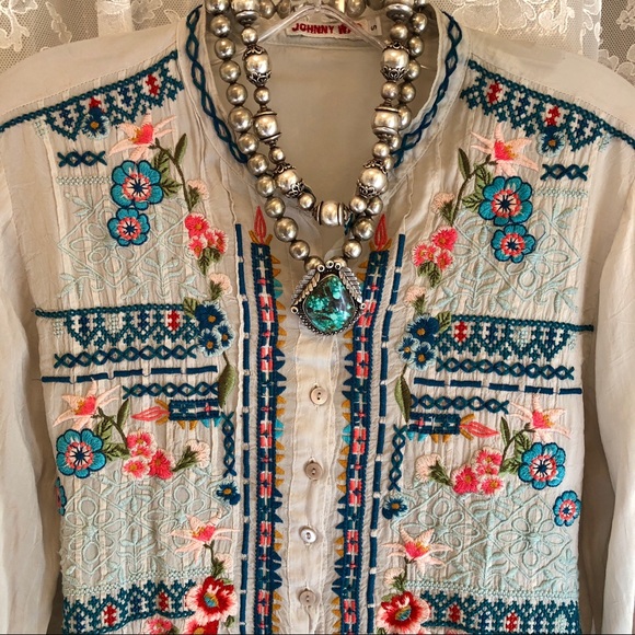 JOHNNY WAS * Light Gray Embroidered Floral Top - Picture 2 of 8